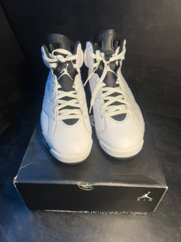 Jordan 6 size 12 great condition - Thumbnail 4