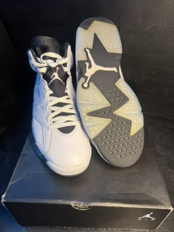 Jordan 6 size 12 great condition - Thumbnail 5
