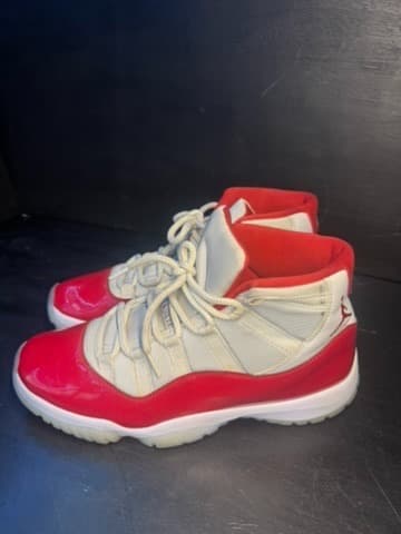 Jordan 11 cherry size 11 - Thumbnail 3