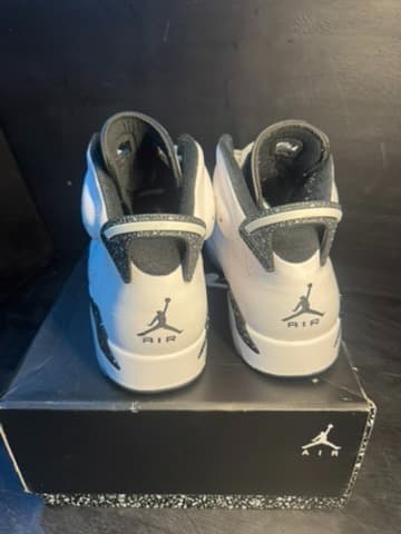 Jordan 6 size 12 great condition - Thumbnail 2