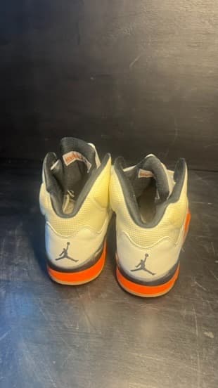 Jordan 5 size 8.5 great condition - Thumbnail 2