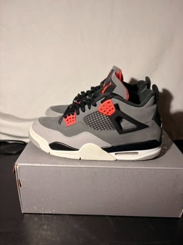 Jordan 4 with box size 9 - Thumbnail 3