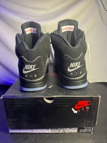 Jordan 5 black metallic great condition - Thumbnail 2