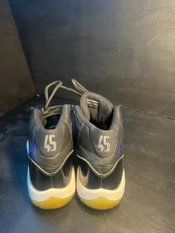 Jordan 11 used good condition - Thumbnail 2