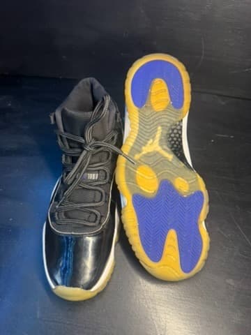 Jordan 11 used good condition - Thumbnail 5