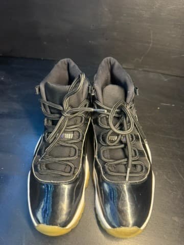 Jordan 11 used good condition - Thumbnail 4