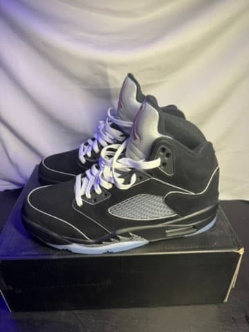 Jordan 5 black metallic great condition - Thumbnail 3