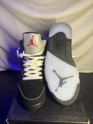 Jordan 5 black metallic great condition - Thumbnail 5
