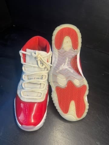 Jordan 11 size 7.5 cherry - Thumbnail 5