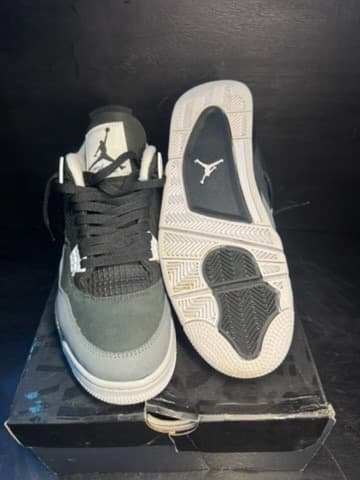 Jordan 4 size 10.5 - Thumbnail 5