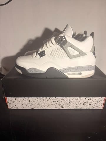 Jordan 4 size 9.5 great condition - Thumbnail 3