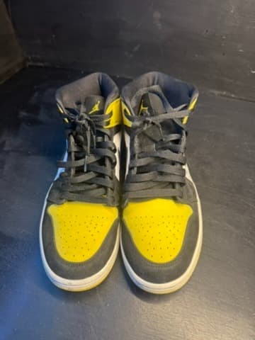 jordan 1 mid shoes size 9.5 - Thumbnail 4