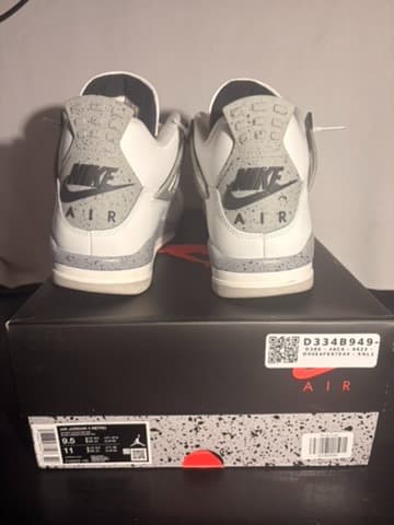 Jordan 4 size 9.5 great condition - Thumbnail 2