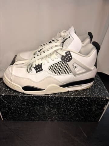 Jordan 4 military black size 10.5 - Thumbnail 2