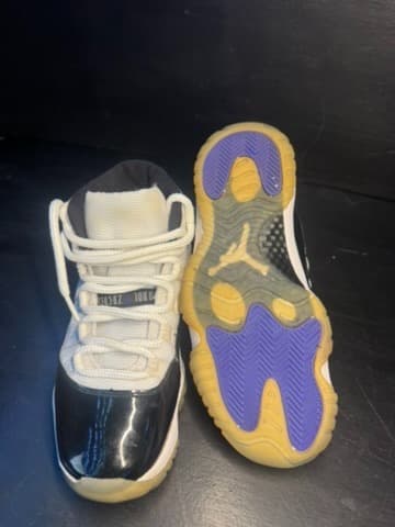 Jordan 11 used size 7 - Thumbnail 5