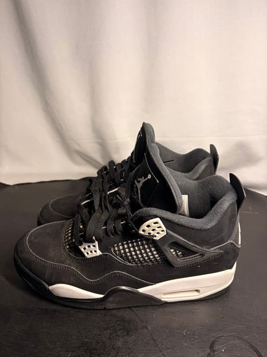 Jordan 4 size 9.5 used - Thumbnail 3