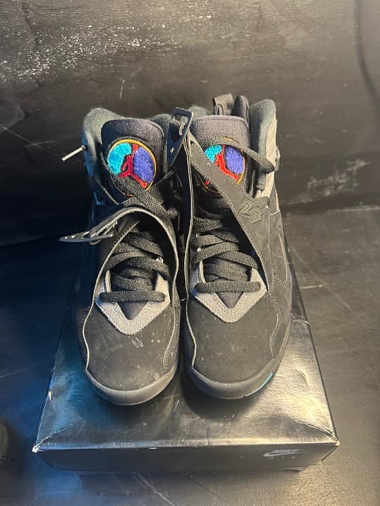 Jordan 8 size 7.5 amazing condition - Thumbnail 4