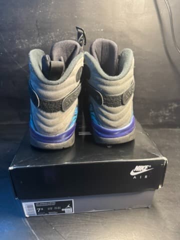 Jordan 8 size 7.5 amazing condition - Thumbnail 2