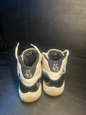Jordan 11 used size 7 - Thumbnail 2