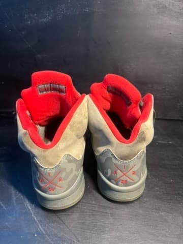 Jordan 5 size 10.5 great condition - Thumbnail 2