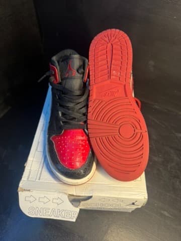 Jordan 1 mid with box - Thumbnail 5