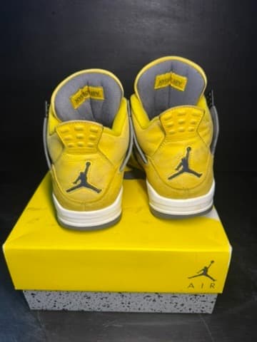 Air Jordan 4 size 8.5 used with box - Thumbnail 2
