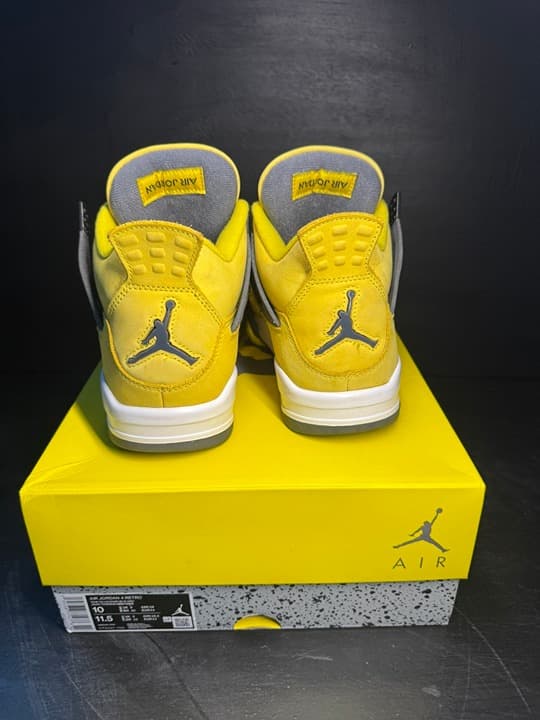 Jordan 3 size 10 with box - Thumbnail 2