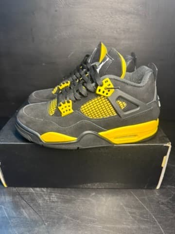 Jordan 4 size 8.5 great condition - Thumbnail 3