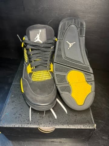 Jordan 4 size 8.5 great condition - Thumbnail 5