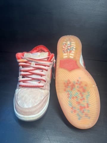 Nike strange love dunks with special box size 10 - Thumbnail 5