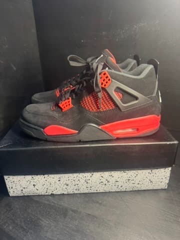 Jordan 4 size 8 barely used - Thumbnail 3
