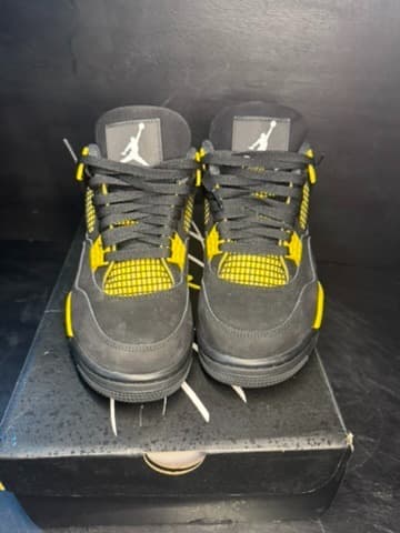 Jordan 4 size 8.5 great condition - Thumbnail 4