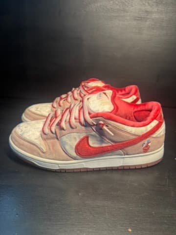 Nike strange love dunks with special box size 10 - Thumbnail 3