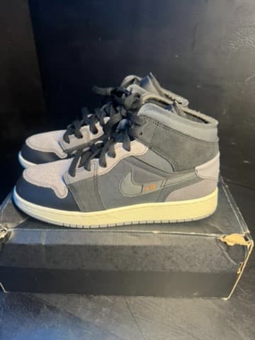 Jordan 1 mid with box size 7 - Thumbnail 3