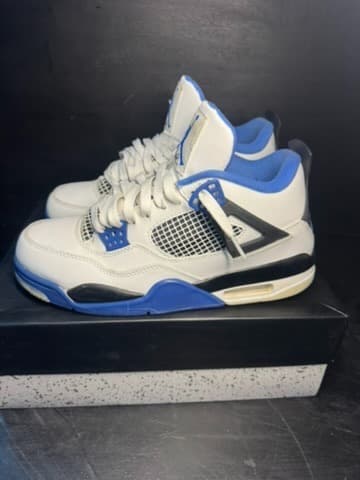 Jordan 3 size 9.5 used with box - Thumbnail 3