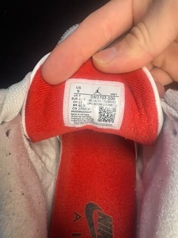 Jordan 3 size 9 with box - Thumbnail 6