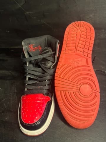 Jordan 1 mid size 8.5 - Thumbnail 5