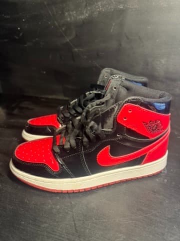 Jordan 1 mid size 8.5 - Thumbnail 3
