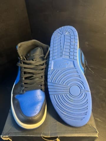Jordan mid 9.5 with box - Thumbnail 5