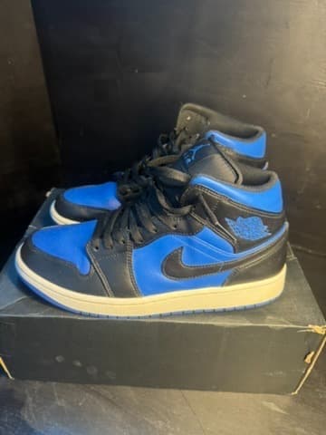 Jordan mid 9.5 with box - Thumbnail 3