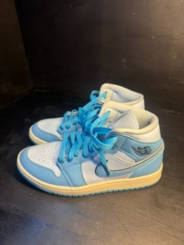 Jordan 1 mid size 8.5 - Thumbnail 3
