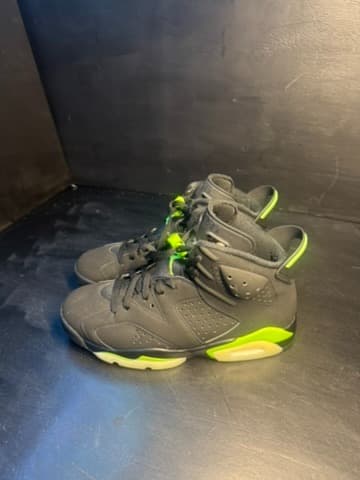 Jordan 6 size 8.5 good condition - Thumbnail 3