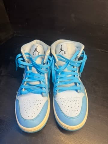 Jordan 1 mid size 8.5 - Thumbnail 4