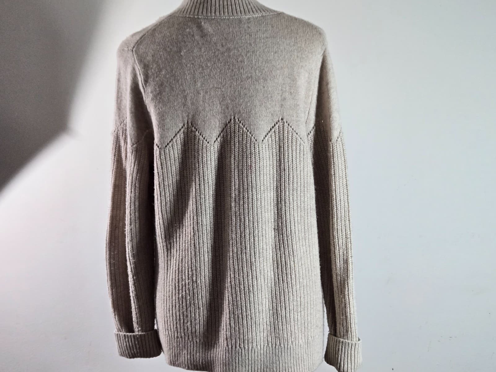 Woolrich Women's Sweater V-Neck Size Large Beige Wool Blend Vintage - Thumbnail 3