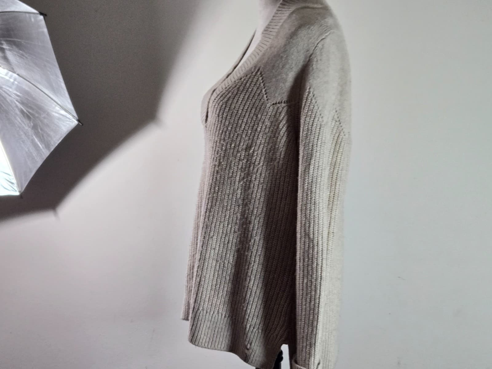Woolrich Women's Sweater V-Neck Size Large Beige Wool Blend Vintage - Thumbnail 4