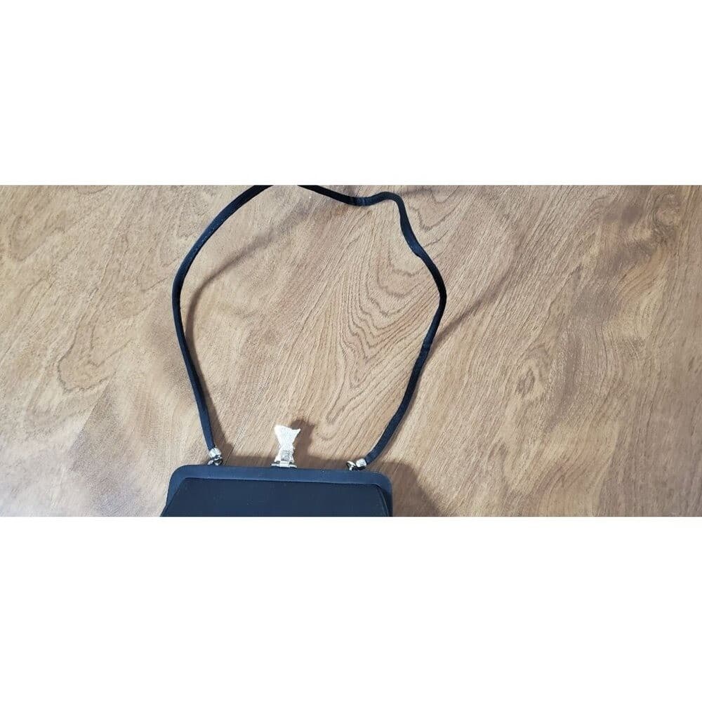 Vintage Black Evening Handbag With Metal Clasp & Shoulder Strap - Thumbnail 3