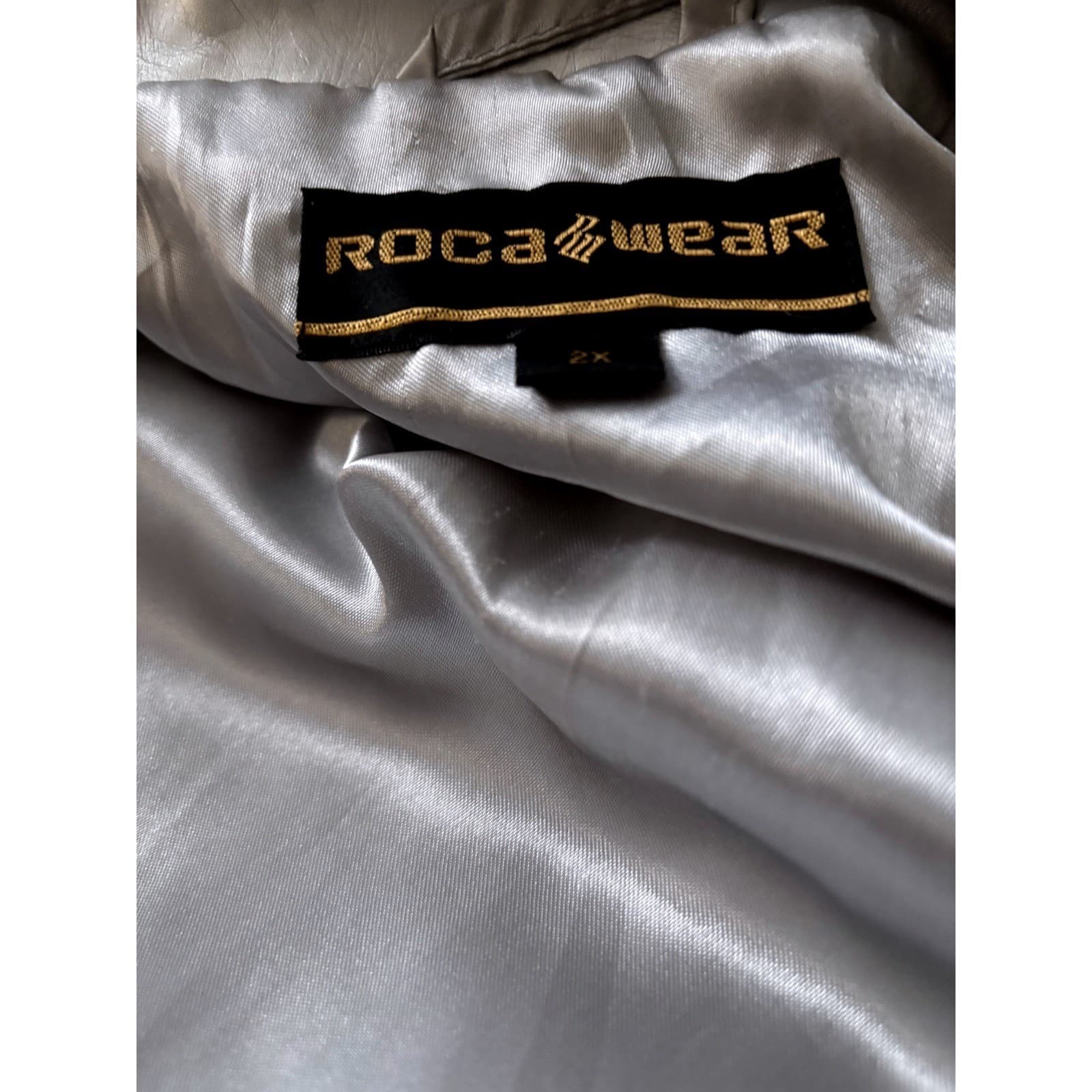 Rocawear Mens Metallic Silver Faux Leather Bomber Jacket Gold Logo 2X Streetwear - Thumbnail 4