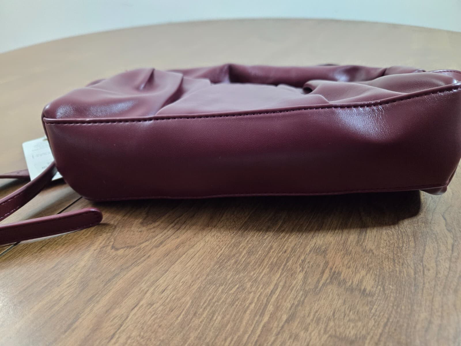 Urban Expressions Certified Vegan Handbag / Shoulder Bag Pockets Zip Closure Red - Thumbnail 4