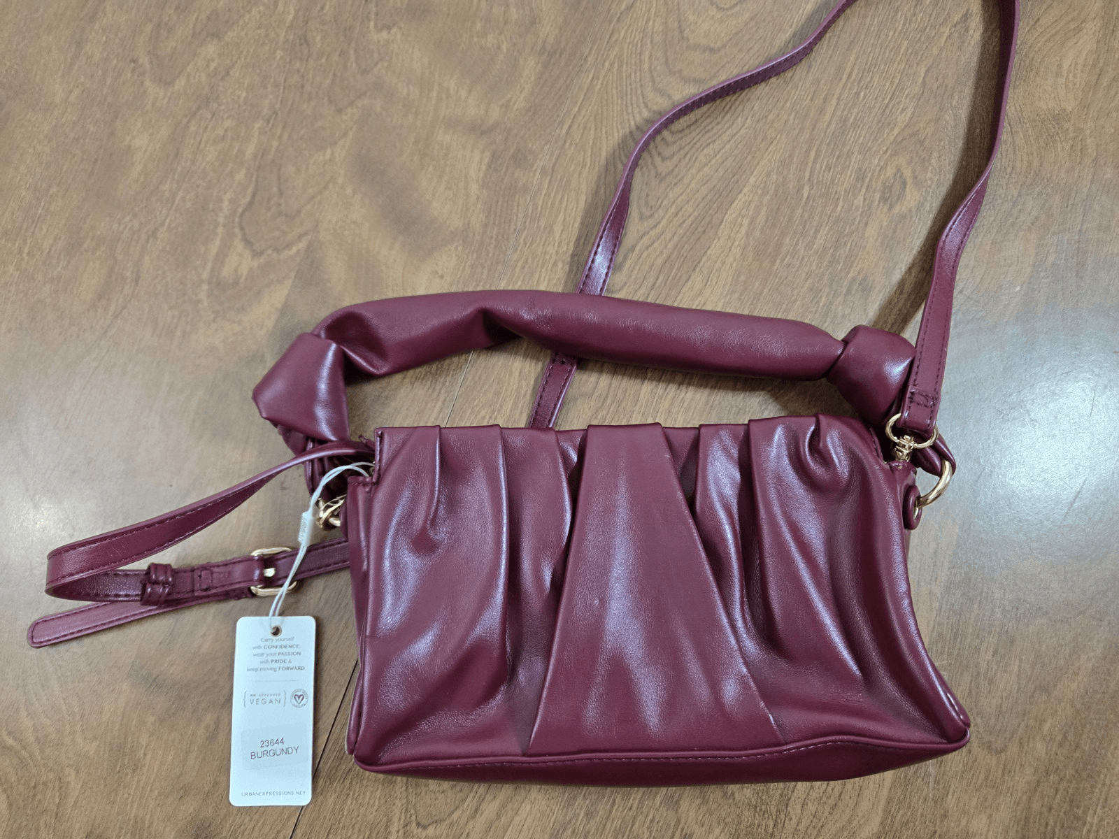 Urban Expressions Certified Vegan Handbag / Shoulder Bag Pockets Zip Closure Red
