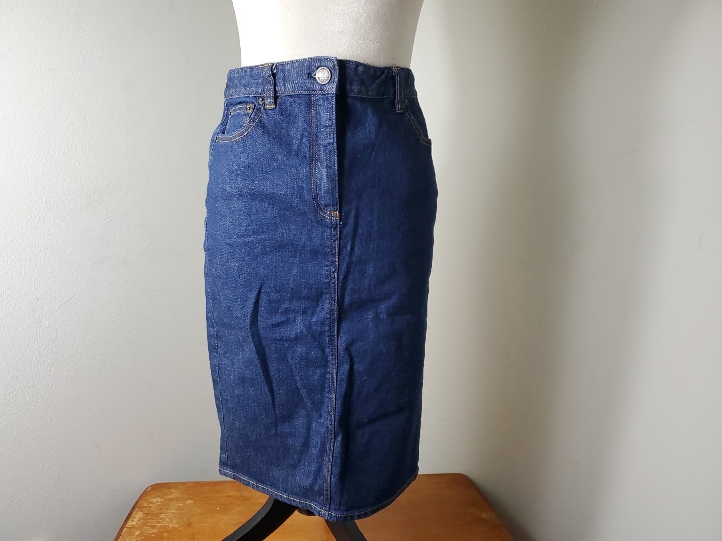 J. Crew Trademark Pencil Straight Denim Skirt Blue Size 28 Back Slit 5 Pockets